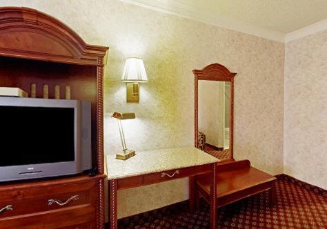 Americas Best Value Inn & Suites - Fontana Zimmer foto